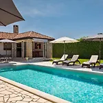 Rustic Inga With Pool And Grill In Villa *