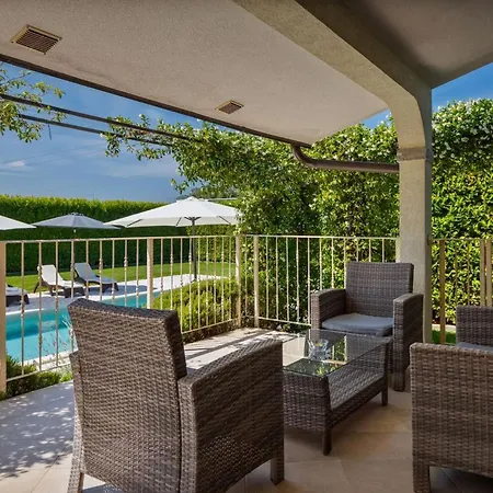 Rustic Inga With Pool And Grill In *