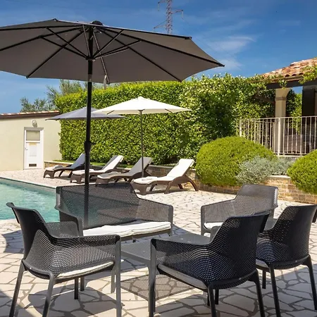 ヴィラ Rustic Inga With Pool And Grill In