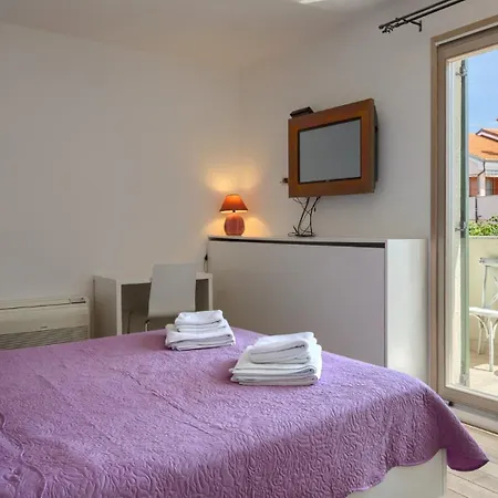 Rustic Inga With Pool And Grill In 부제