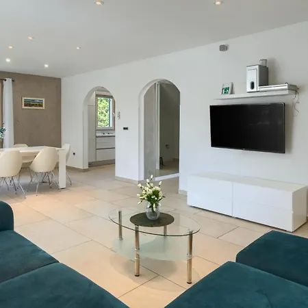 Rustic Inga With Pool And Grill In *