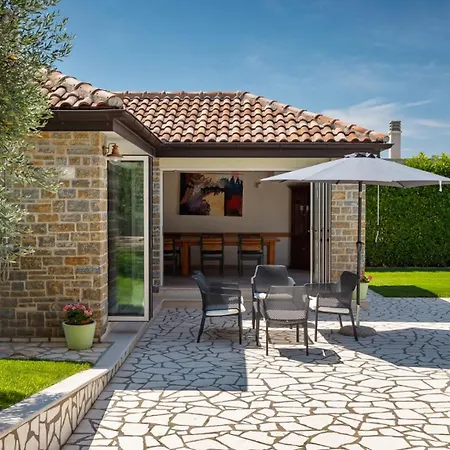 Rustic Inga With Pool And Grill In