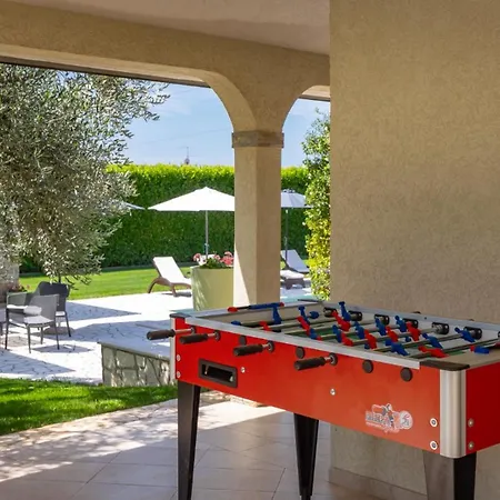 Rustic Inga With Pool And Grill In Vila Buje