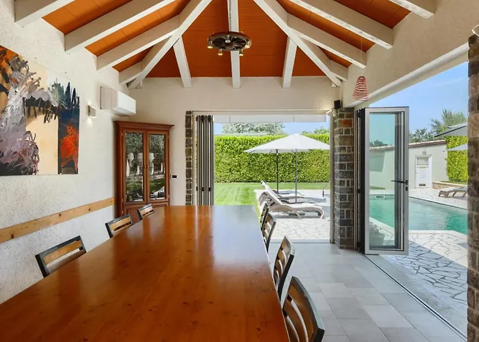 Villa Rustic Inga With Pool And Grill In *