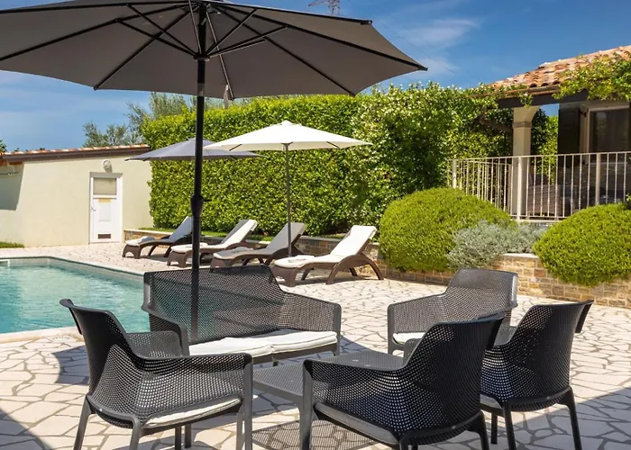 Villa Rustic Inga With Pool And Grill In Buje