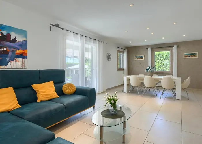 Rustic Inga With Pool And Grill In * 부제