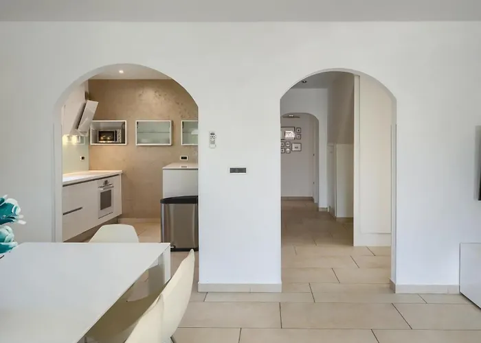 Rustic Inga With Pool And Grill In Villa