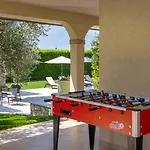 Rustic Inga With Pool And Grill In Вилла Буйе