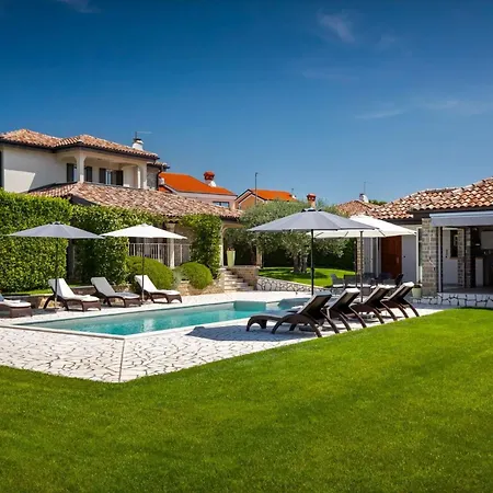 Rustic Inga With Pool And Grill In