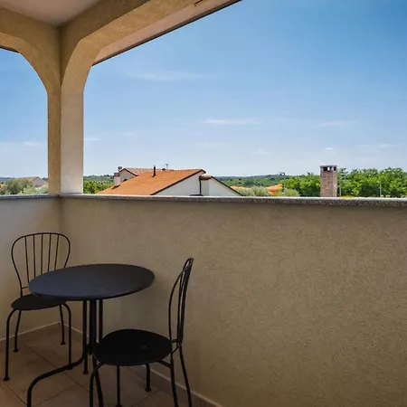 Villa Rustic Inga With Pool And Grill In