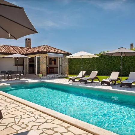 Rustic Inga With Pool And Grill In
