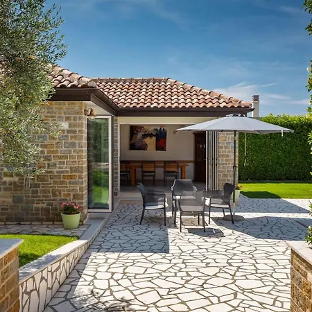 Rustic Inga With Pool And Grill In Villa *