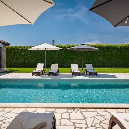 Rustic Inga With Pool And Grill In * Buje