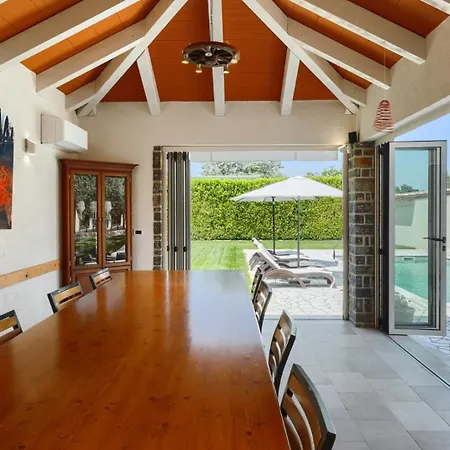 Vila Rustic Inga With Pool And Grill In *