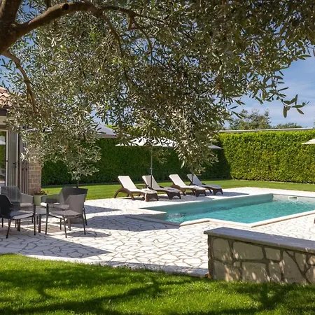 Rustic Inga With Pool And Grill In Buje