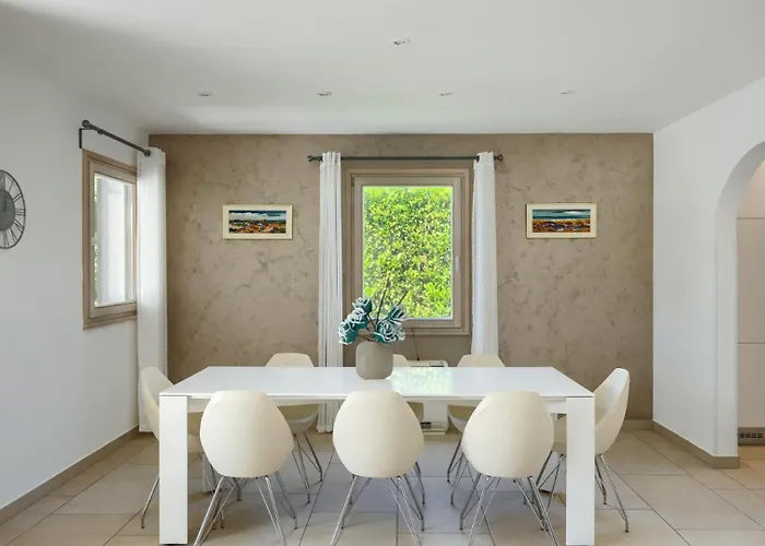 Rustic Inga With Pool And Grill In *