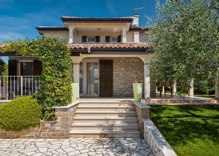 Rustic Inga With Pool And Grill In