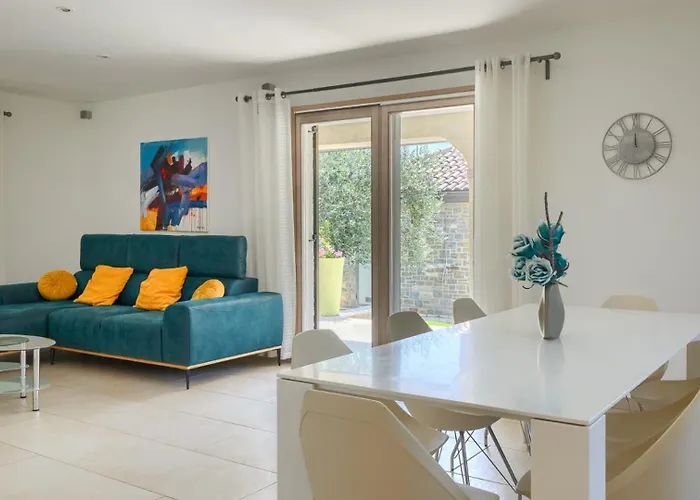 Rustic Inga With Pool And Grill In *